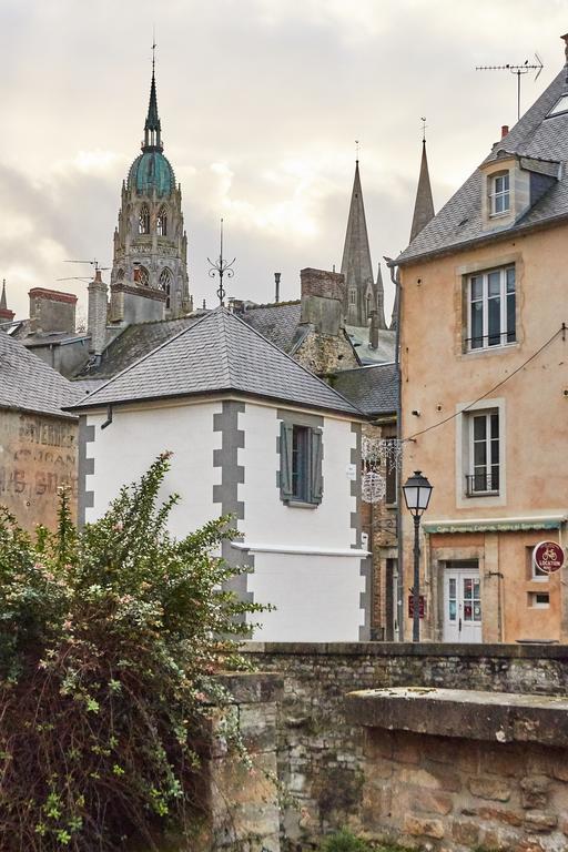 La Plus Petite Maison De France Bayeux Bagian luar foto
