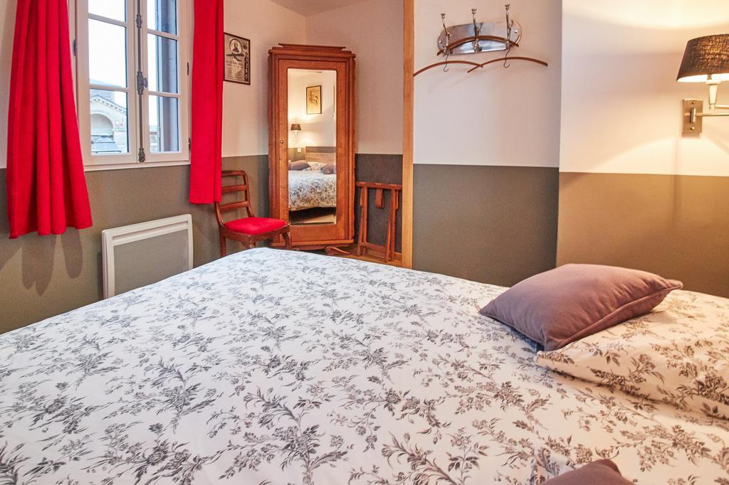 La Plus Petite Maison De France Bayeux Bagian luar foto